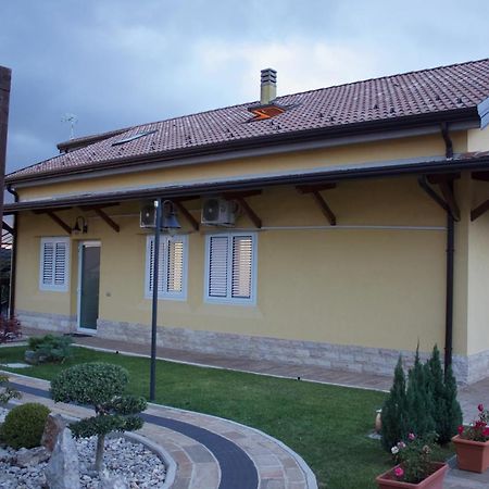 Ostello Villafranca Pignola Exterior foto