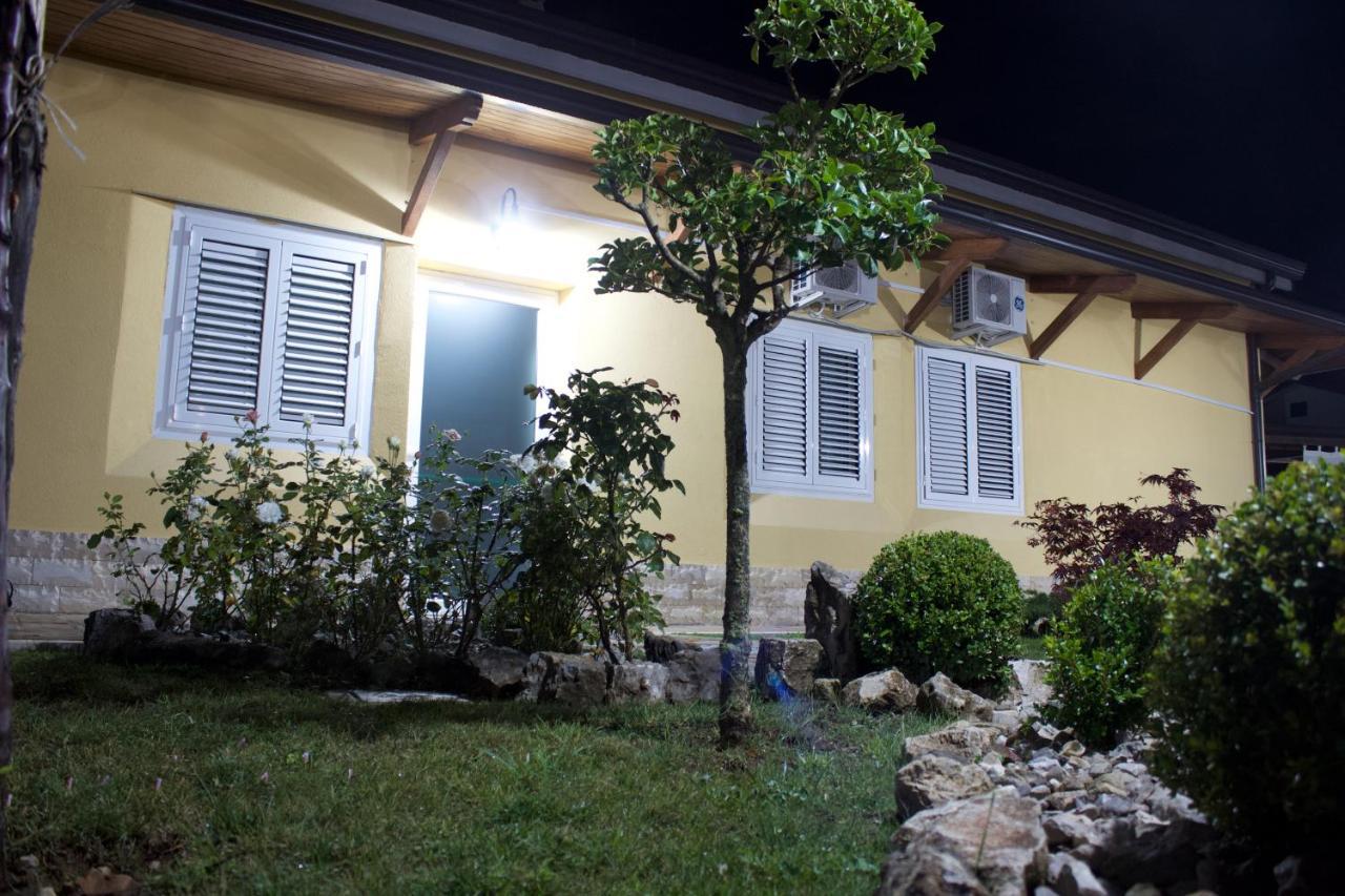 Ostello Villafranca Pignola Exterior foto